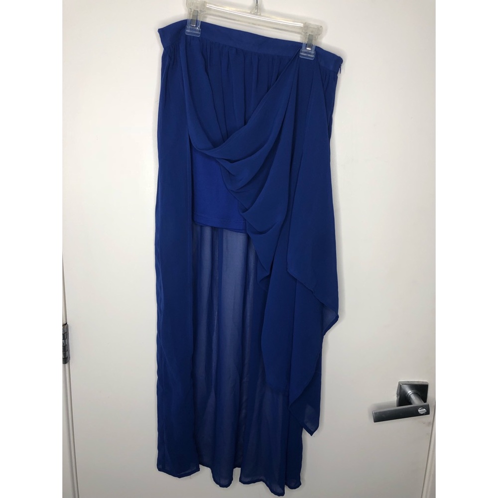 Long blue skirt with slits